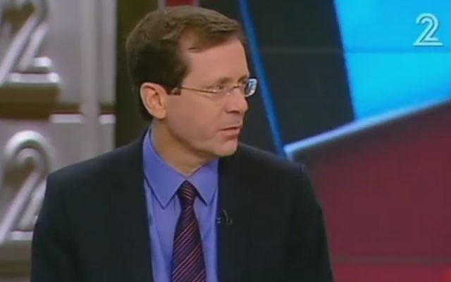 Le président de l'Union sioniste, Isaac Herzog, sur la Deuxième chaîne, le 19 mai 2016 (Crédit : capture d'écran) Le président de l'Union sioniste, Isaac Herzog, sur la Deuxième chaîne, le 19 mai 2016 (Crédit : capture d'écran)