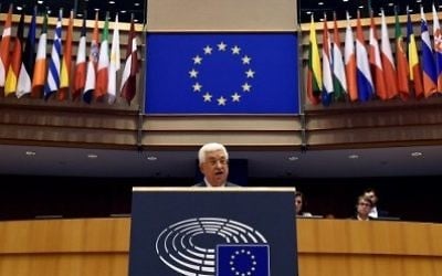 Le président de l'Autorité palestinienne Mahmoud Abbas devant le Parlement européen à Bruxelles, le 23 juin 2016. (Crédit : John Thys/AFP) Le président de l'Autorité palestinienne Mahmoud Abbas devant le Parlement européen à Bruxelles, le 23 juin 2016. (Crédit : John Thys/AFP)