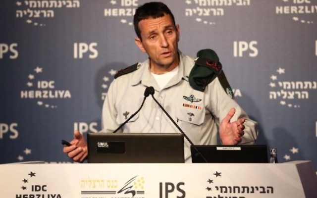 Le général Herzi Halevy, chef des Renseignements militaires, pendant la conférence d'Herzliya, au centre interdisciplinaire d'Herzliya, le 15 juin 2016. (Crédit : Adi Cohen Zedek)