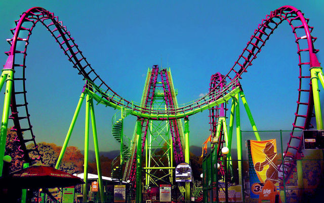 Photo d'une montagne russe d'un parc Six Flags, situé à Mexico (Crédit : Wikimedia Commons BY 3.0) Photo d'une montagne russe d'un parc Six Flags, situé à Mexico (Crédit : Wikimedia Commons BY 3.0)