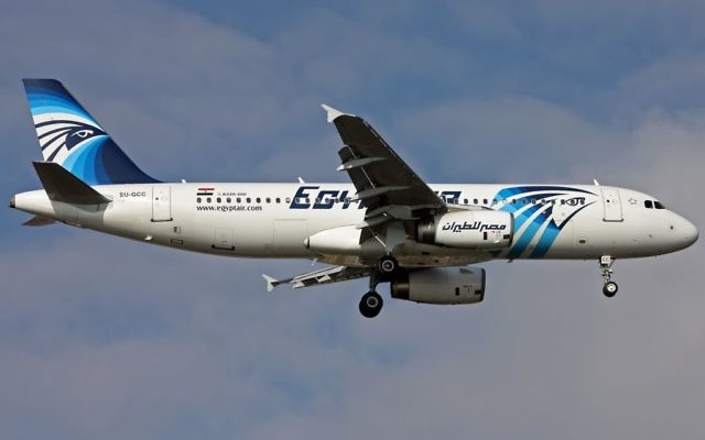 Un avion A320 de la compagnie Egypt Air, le modèle qui a disparu au-dessus de la Méditerranée. (Crédits : Mehmet Mustafa Celik / CC-ASA 4.0 / Wikipedia)