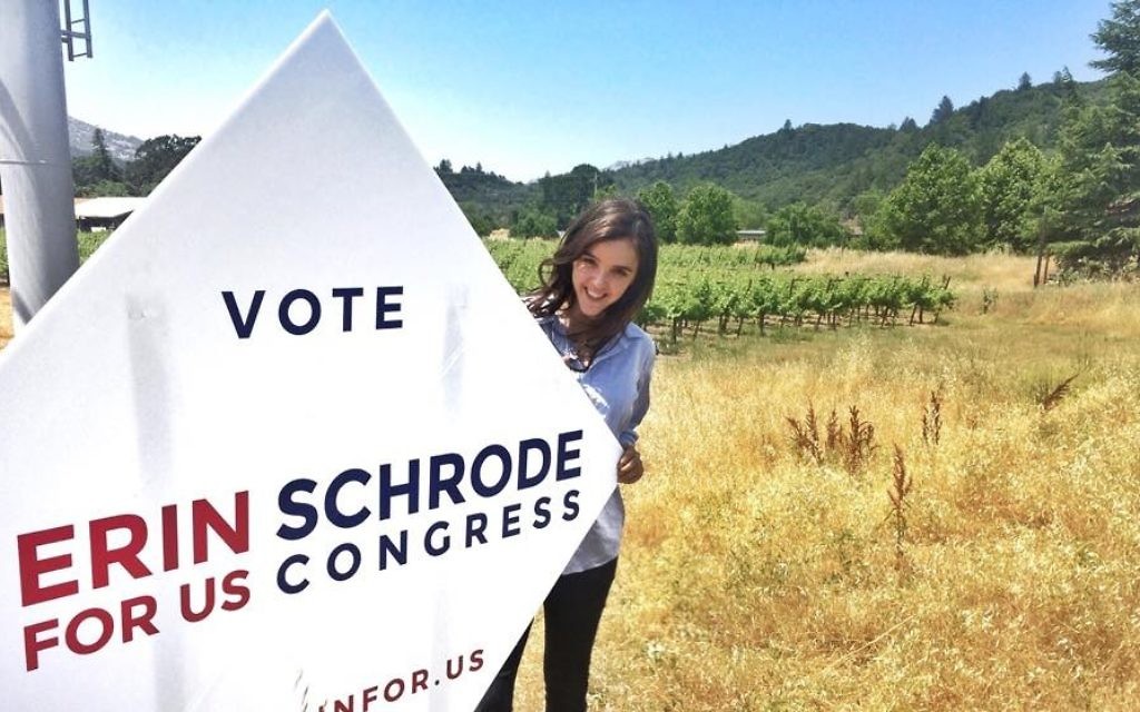 Postée le 29 mai 2016, cette photo montre Erin Schrode en pleine campagne (électorale), dans le comté d'Humboldt, en Californie du Nord. (Crédits : Facebook / Erin Schrode) Postée le 29 mai 2016, cette photo montre Erin Schrode en pleine campagne (électorale), dans le comté d'Humboldt, en Californie du Nord. (Crédits : Facebook / Erin Schrode)