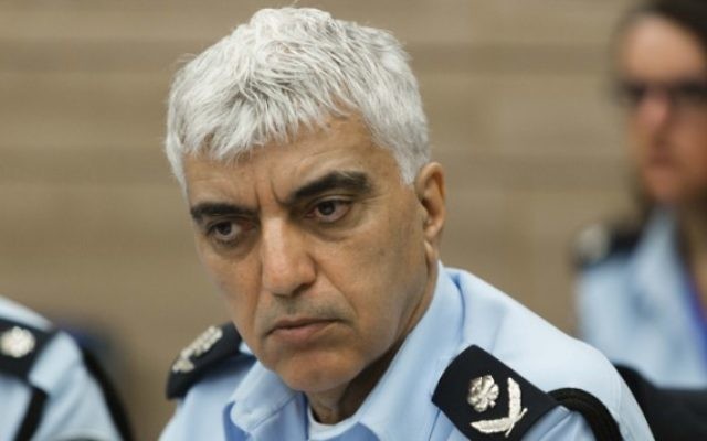 Le chef du département Enquêtes et Renseignements de la police, Meni Yitzhaki, pendant la commission de contrôle de l'Etat, à la Knesset, le 18 février 2014. (Crédit : Flash90)