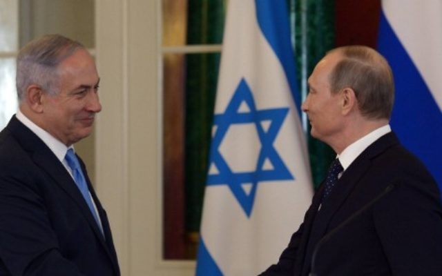 Le Premier ministre Benjamin Netanyahu donne une conférence de presse avec le président russe, Vladimir Poutine, à Moscou, en Russie, le 7 juin 2016 (Crédit : Haim Zach / GPO)