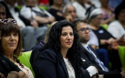 Nurit Koren, députée du Likud, pendant une conférence sur l'affaire des enfants yéménites à la Knesset, le 21 juin 2016. (Crédit : Miriam Alster/Flash90)