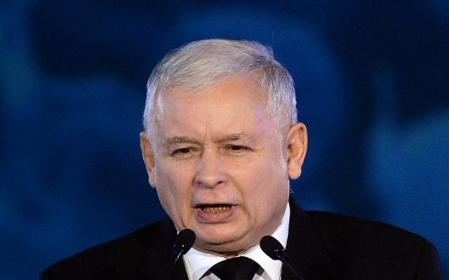 Jaroslaw Kaczynski, du parti Droit et Justice, lors d'une convention de son parti à Varsovie, Pologne, le 22 octobre 2015. (Crédit : Janek Skarzynski/AFP) Jaroslaw Kaczynski, du parti Droit et Justice, lors d'une convention de son parti à Varsovie, Pologne, le 22 octobre 2015. (Crédit : Janek Skarzynski/AFP)