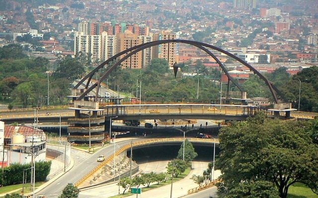 Le pont de Point Zéro dans le centre de Medellin, la deuxième ville de Colombie. (Crédits : Yimicorrea / CC BY-SA 3.0 / Wikipedia)