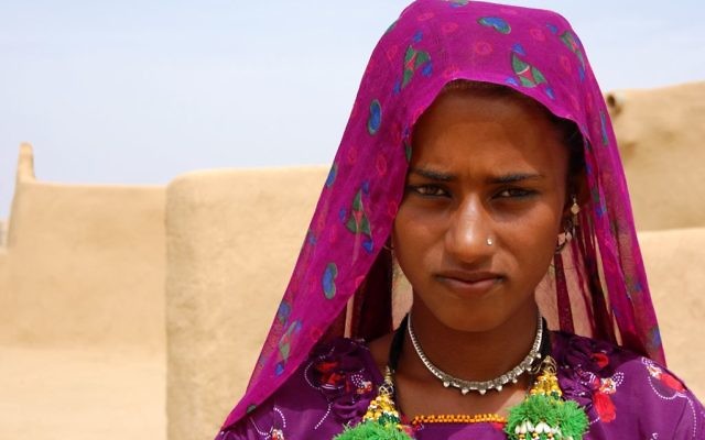 Jeune femme indienne musulmane de l'Etat du Rajasthan, en 2009. (Crédits : Paulrudd / Wikimedia Commons)