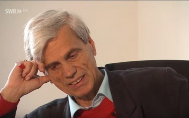 Wolfgang Gedeon, député du parti Alternative pour l'Allemagne (Afd), à la télévision allemande le 2 juin 2016. (Crédit : capture d'écran YouTube) Wolfgang Gedeon, député du parti Alternative pour l'Allemagne (Afd), à la télévision allemande le 2 juin 2016. (Crédit : capture d'écran YouTube)