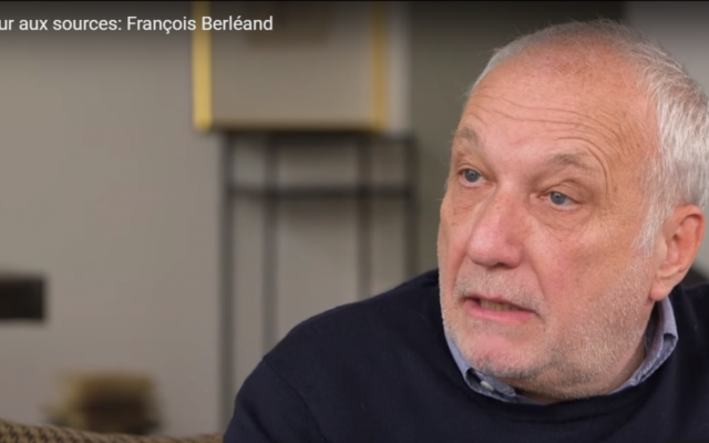 François Berléand dans l'émission "retour aux sources (Crédit : Capture d’écran/YouTube) François Berléand dans l'émission "retour aux sources (Crédit : Capture d’écran/YouTube)