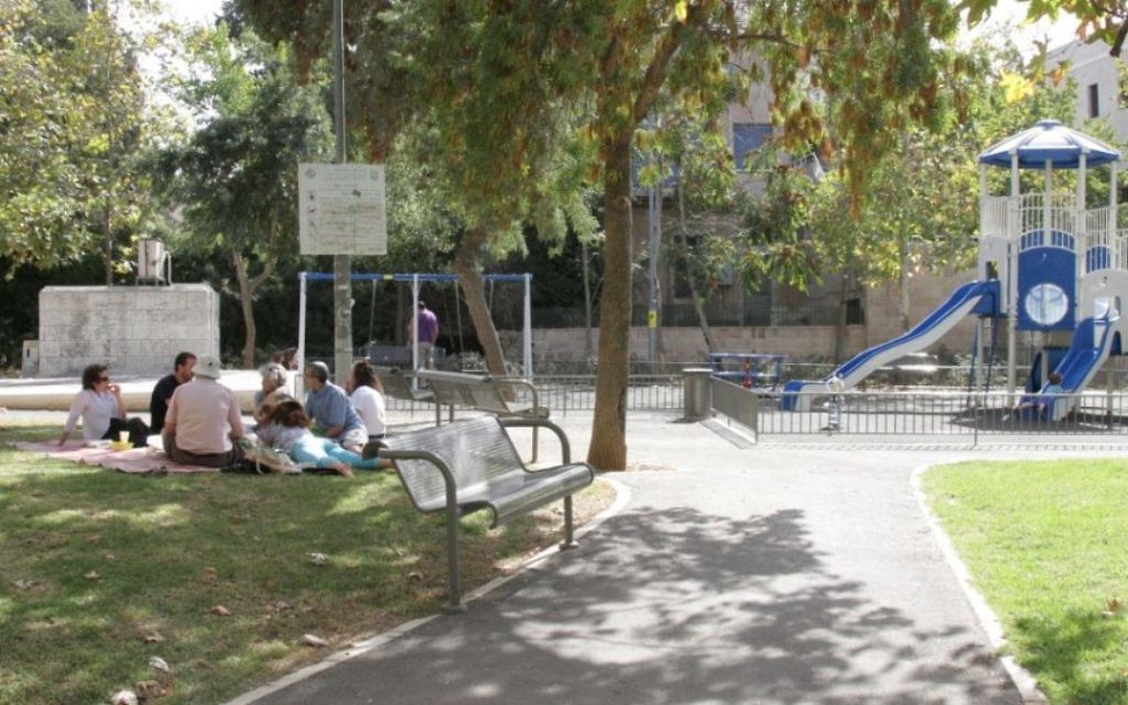 Le site de l'ancienne usine de pushke dans le quartier de Bak'a de Jérusalem (Crédit : Shmuel Bar-Am)
