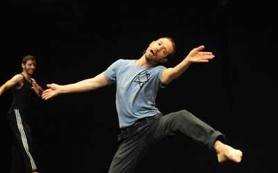 We love Arabs (Crédit : Facebook/We Love Arabs - israelisch-palästinensische Tanzperformance) We love Arabs (Crédit : Facebook/We Love Arabs - israelisch-palästinensische Tanzperformance)