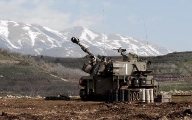 Artillerie israélienne à la frontière libanaise, le 28 janvier 2015. Illustration. (Crédit : porte-parole de l'armée israélienne)