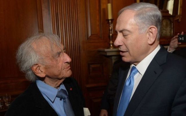 Elie Wiesel et le Premier ministre Benjamin Netanyahu avant le discours de ce dernier devant le Congrès américain, à Washington, DC, le 3 mars 2015. (Crédit : Amos Ben Gershom/GPO) Elie Wiesel et le Premier ministre Benjamin Netanyahu avant le discours de ce dernier devant le Congrès américain, à Washington, DC, le 3 mars 2015. (Crédit : Amos Ben Gershom/GPO)