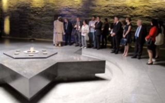Cérémonie de remise des prix du meilleur article universitaire, dans la crypte du Mémorial de la Shoah, à Paris, le 4 juillet 2016. (Crédits : autorisation) Cérémonie de remise des prix du meilleur article universitaire, dans la crypte du Mémorial de la Shoah, à Paris, le 4 juillet 2016. (Crédits : autorisation)