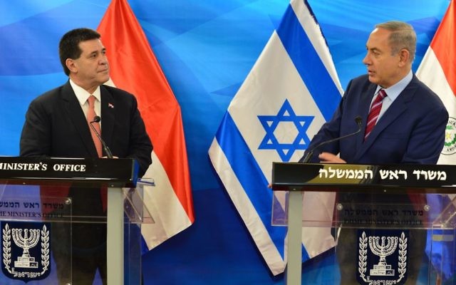 Le Premier ministre, Benjamin Netanyahu (à droite) et le président du Paraguay (à gauche) (Crédit : Kobi Gideon (GPO)) Le Premier ministre, Benjamin Netanyahu (à droite) et le président du Paraguay (à gauche) (Crédit : Kobi Gideon (GPO))