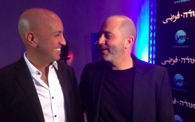 Avi Issacharoff, à gauche, et Lior Raz, les co-créateurs de la série télé israélienne 'Fauda' (Crédit : autorisation YES)