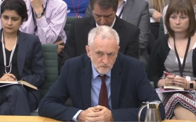 Jeremy Corbyn, dirigeant du Labour britannique, répond aux questions de la commission des Affaires domestiques sur l'antisémitisme, au parlement britannique, le 4 juillet 2016. (Crédit : capture d'écran parliamentlive.tv) Jeremy Corbyn, dirigeant du Labour britannique, répond aux questions de la commission des Affaires domestiques sur l'antisémitisme, au parlement britannique, le 4 juillet 2016. (Crédit : capture d'écran parliamentlive.tv)