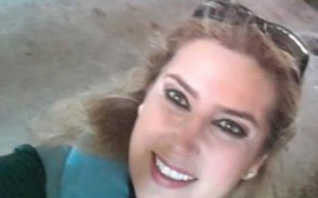 La journaliste pro-régime syrien Kinana Allouche. (Crédit : capture d'écran YouTube)