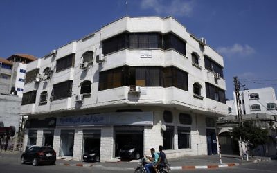 Les bureaux de l'ONG chrétienne américaine World Vision, à Gaza Ville, le 4 août 2016. (Crédit : AFP/Mohammed Abed)
