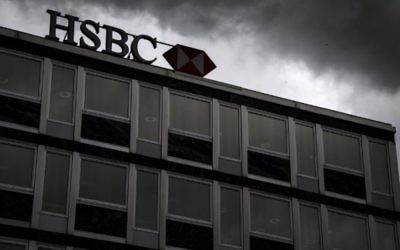 Les nuages s'accumulent au-dessus de la banque suisse HSBC, dans le centre de Genève, le 14 juin 2013. (Crédit : AFP/Fabrice Coffrini)