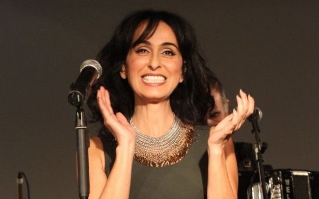 La chanteuse israélienne Rita en 2011 (Crédit : Meir Partush/Flash90)