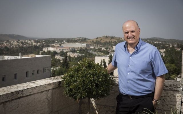Le nouvel ambassadeur d'Israël en Egypte, David Govrin, devant sa maison de Mevaseret Zion, près de Jérusalem, le 5 juin 2016. (Crédit : Hadas Parush/Flash90)