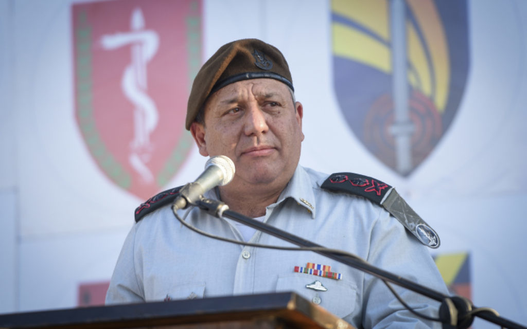 Le chef d'état-major de l'armée israélienne Gadi Eizenkot, le 13 juillet 2016. (Crédit : porte-parole de l'armée israélienne) Le chef d'état-major de l'armée israélienne Gadi Eizenkot, le 13 juillet 2016. (Crédit : porte-parole de l'armée israélienne)