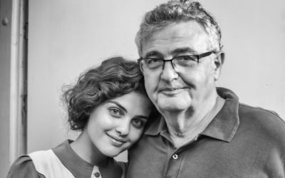 Serena Kassow et son père, Samuel Kassow, en Pologne sur le tournage de 'Qui écrira notre histoire?', basé sur le livre éponyme de Samuel Kassow sur les archives « Oneg Shabbat », mai 2016. (Autorisation)