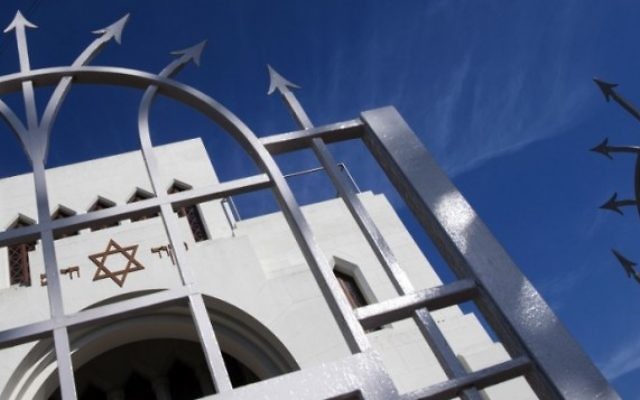 La synagogue Kadoorie Mekor Haim de Porto au Portugal, le 2 septembre 2016. (Crédit  : AFP/Miguel Riopa)