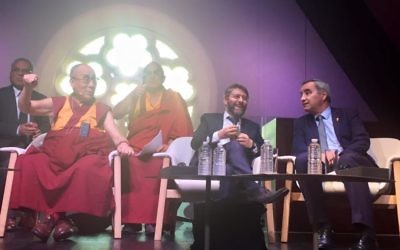 Table ronde inter-religieuse à Paris, en 2016 (Crédit : Facebook/Haim Korsia - Grand Rabbin de France)