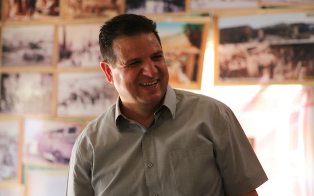 Ayman Odeh, dirigeant de la Liste arabe unie. (Crédit : bureau d'Odeh via JTA)