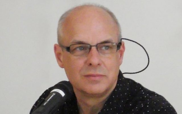 Le musicien et compositeur britannique Brian Eno. (Crédit : CC-BY-2.0 / cosciansky / Wikimedia)