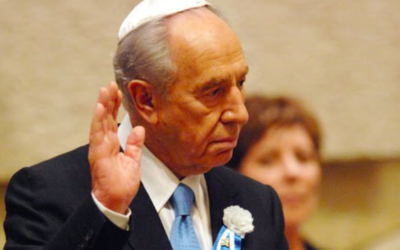 Shimon Peres prête serment à la Knesset pour son mandat présidentiel en 2007 (Crédit : GPO) Shimon Peres prête serment à la Knesset pour son mandat présidentiel en 2007 (Crédit : GPO)