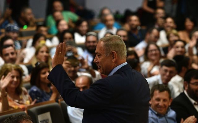 Le Premier ministre israélien Benjamin Netanyahu à Netivot, dans le sud du pays, le 15 septembre 2016. (Crédit : Kobi Gideon/GPO)