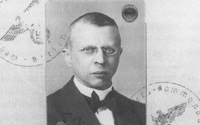 Julius Hallervorden , neuro-scientifique et membre du parti nazi, en 1935. Il a mené des recherches avec des cerveaux provenant des victimes du programme d'euthanasie involontaire des nazis jusque dans les années 1960.