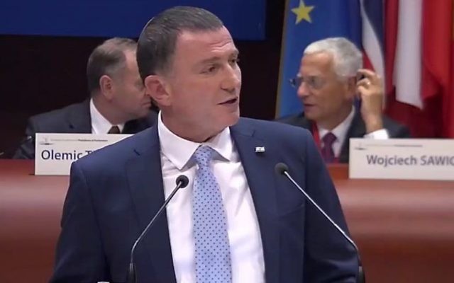 Le président de la Knesset, Yuli Edelstein, devant le Parlement européen de Strasbourg, le 15 septembre 2016. (Crédit : autorisation) Le président de la Knesset, Yuli Edelstein, devant le Parlement européen de Strasbourg, le 15 septembre 2016. (Crédit : autorisation)