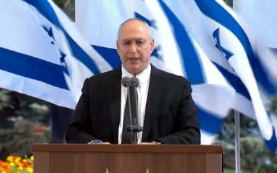 Chemi Peres pendant les funérailles de son père, l'ancien président Shimon Peres, le 30 septembre 2016. (Crédit : capture d'écran GPO)