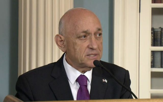 Yaakov Nagel pendant la signature de l'accord d'aide militaire israélo-américain au département d'Etat, le 14 septembre 2016. (Crédit : capture d'écran de la diffusion en direct du département d'Etat) Yaakov Nagel pendant la signature de l'accord d'aide militaire israélo-américain au département d'Etat, le 14 septembre 2016. (Crédit : capture d'écran de la diffusion en direct du département d'Etat)