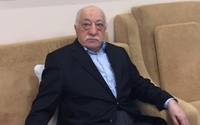 Religieux turc et opposant au régime d'Erdogan, Fethullah Gülen dans sa résidence de Saylorsburg, en Pennsylvanie, le 18 juillet 2016. (Crédit : Thomas Urbain/AFP)
