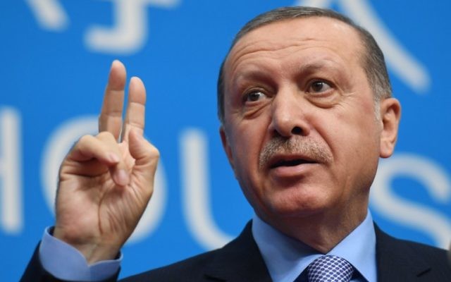 Le président Recep Tayyip Erdogan lors d'une conférence de presse après la clôture du Sommet des dirigeants du G20 à Hangzhou, le 5 septembre 2016. (Crédit : Greg Baker/AFP)