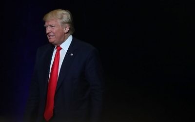 Le candidat républicain aux élections présidentielles américaines Donald Trump à West Palm Beach, en Floride, le 13 octobre 2016. (Crédit : Joe Raedle/Getty Images/AFP)