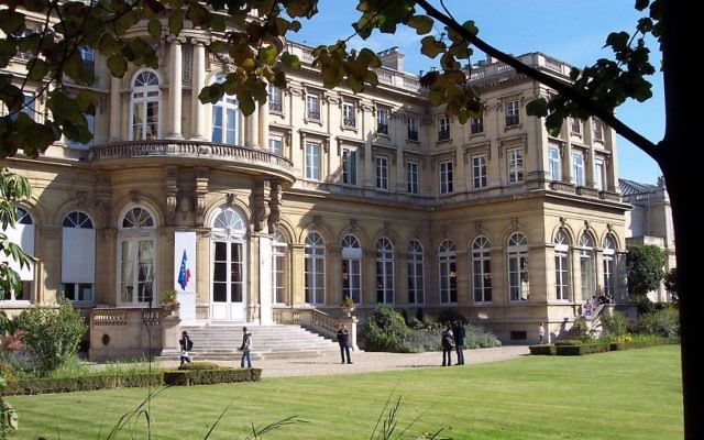 Le ministère français des Affaires étrangères, au 37 quai d'Orsay. (Crédit : Gwenaelle98/Wikimedia Commons) Le ministère français des Affaires étrangères, au 37 quai d'Orsay. (Crédit : Gwenaelle98/Wikimedia Commons)
