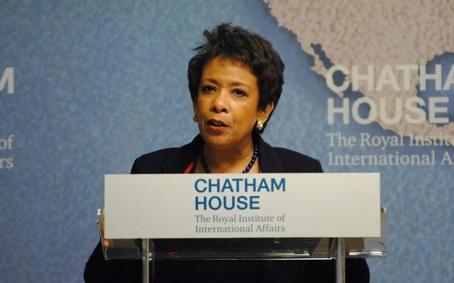 Loretta Lynch, procureure générale des Etats-Unis, le 9 décembre 2015. (Crédit : Chatham House/CC BY 2.0/WikiCommons) Loretta Lynch, procureure générale des Etats-Unis, le 9 décembre 2015. (Crédit : Chatham House/CC BY 2.0/WikiCommons)