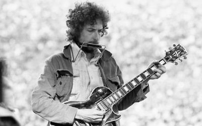 Bob Dylan au stade Kezar à San Francisco, le 23 mars 1975. (Crédit : Alvan Meyerowitz/Michael Ochs Archives/Getty Images via JTA)
