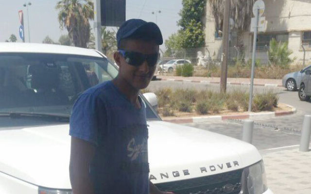 Nimer Bassem Abu Amar, bédouin israélien de 15 ans qui a été tué à la frontière égyptienne alors qu'il travaillait comme sous-traitant pour le ministère de la Défense le 25 octobre 2016. (Crédit : autorisation) Nimer Bassem Abu Amar, bédouin israélien de 15 ans qui a été tué à la frontière égyptienne alors qu'il travaillait comme sous-traitant pour le ministère de la Défense le 25 octobre 2016. (Crédit : autorisation)