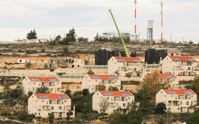 L'implantation de Beit El, au nord de Ramallah, en Cisjordanie, en 2012. (Crédit : Oren Nahshon/Flash90)