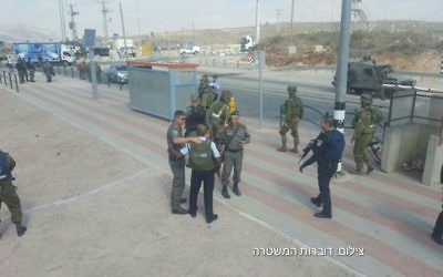 Les forces de l'ordre israéliennes sur les lieux d'une attaque au couteau au carrefour Tapuah, près de Naplouse, en Cisjordanie, le 19 octobre 2016. Illustration. (Crédit : police israélienne) Les forces de l'ordre israéliennes sur les lieux d'une attaque au couteau au carrefour Tapuah, près de Naplouse, en Cisjordanie, le 19 octobre 2016. Illustration. (Crédit : police israélienne)