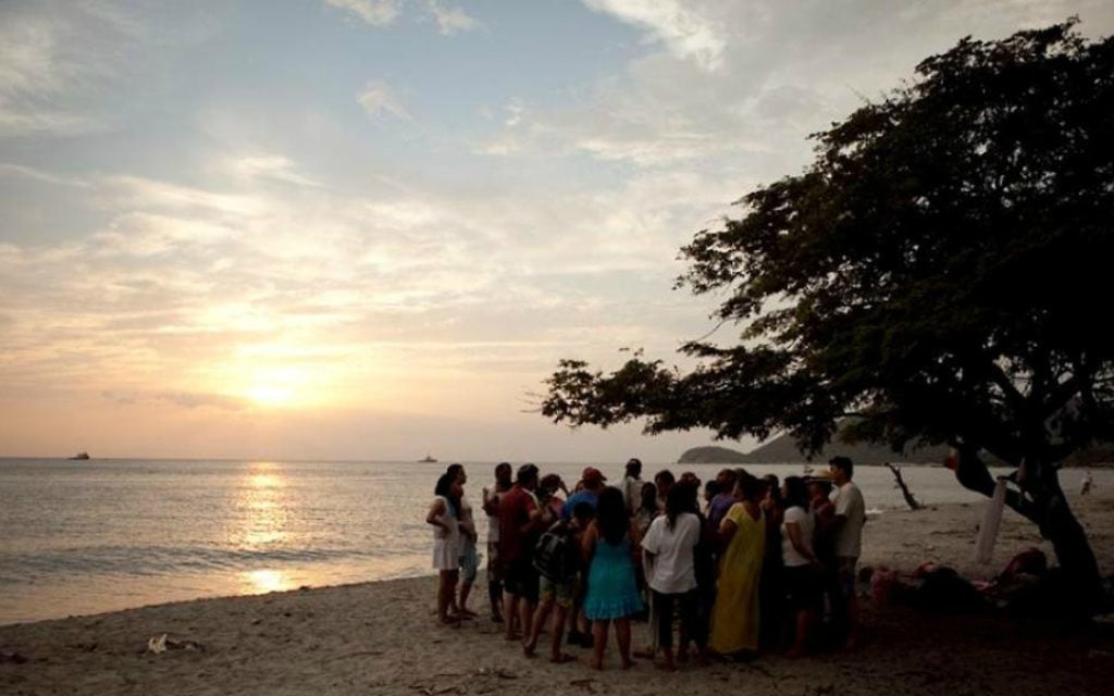 La congrégation Shirat Hayam de Santa Marta sur la plage Mikvé, ou, 'Playa Mikvé' (Crédit : Peter Svarzbein) La congrégation Shirat Hayam de Santa Marta sur la plage Mikvé, ou, 'Playa Mikvé' (Crédit : Peter Svarzbein)