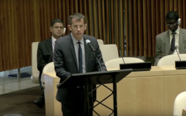 Hagai El-Ad, le directeur de B'TSelem, devant le Conseil de sécurité des Nations unies, à New York, le 14 octobre 2016. (Crédit : capture d'écran YouTube) Hagai El-Ad, le directeur de B'TSelem, devant le Conseil de sécurité des Nations unies, à New York, le 14 octobre 2016. (Crédit : capture d'écran YouTube)
